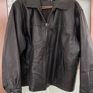 Men’s leather jacket coat Sz L St John’s Bay